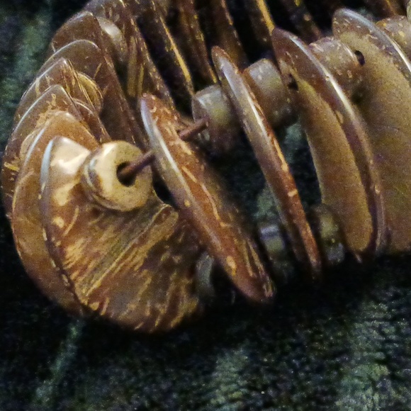 Artisan Coconut Shell bracelet - Picture 6 of 7